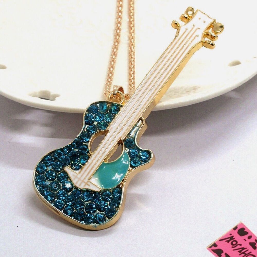 🎸 Betsey Johnson stunning crystal guitar pendant necklace 🎸